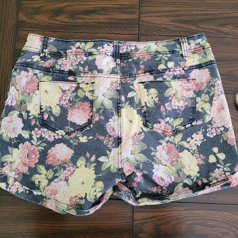 HIGHWAY JEANS Women's Shorts Size 18 Denim Streach Floral Cottagecore - Picture 8 of 9